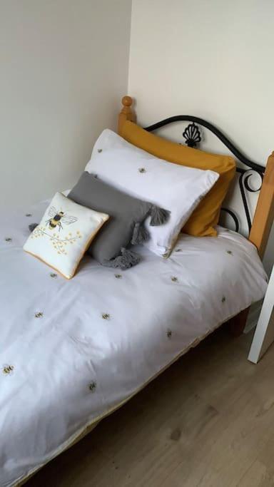 Bumblebee Cottage Donegal Town Bagian luar foto