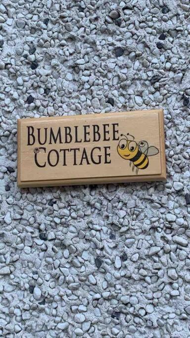 Bumblebee Cottage Donegal Town Bagian luar foto