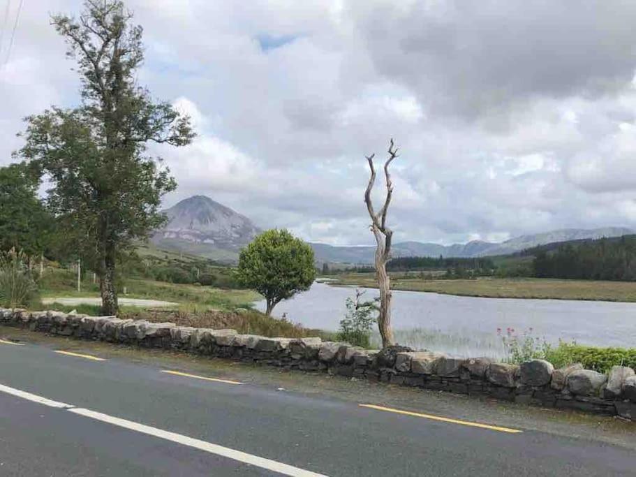 Bumblebee Cottage Donegal Town Bagian luar foto