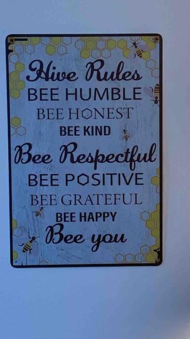 Bumblebee Cottage Donegal Town Bagian luar foto