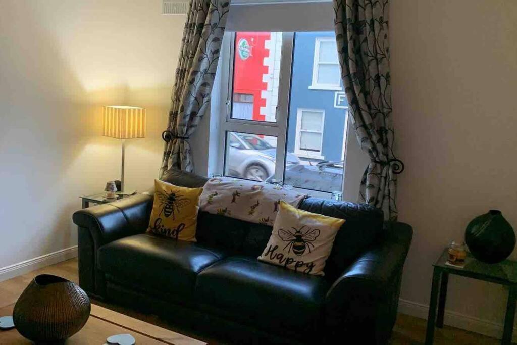 Bumblebee Cottage Donegal Town Bagian luar foto